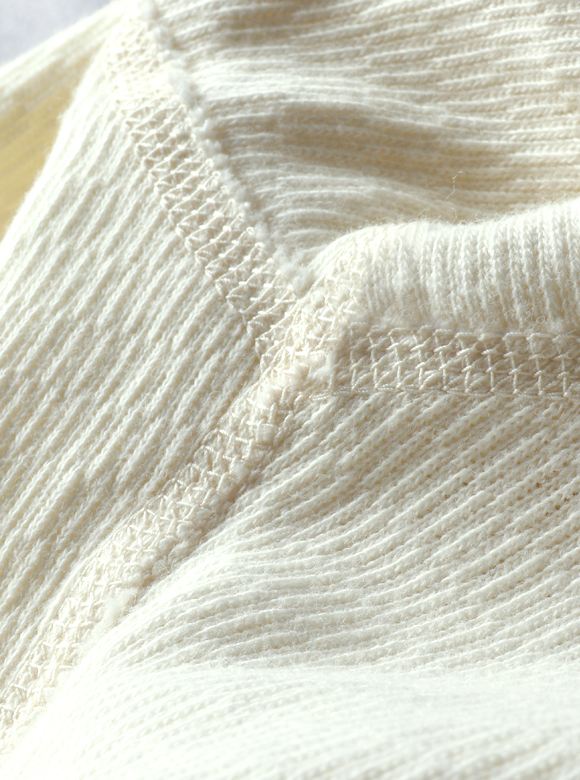 .03 縫製部の盛り上がりを抑えたフラットシーマ（4本針扁平縫い）