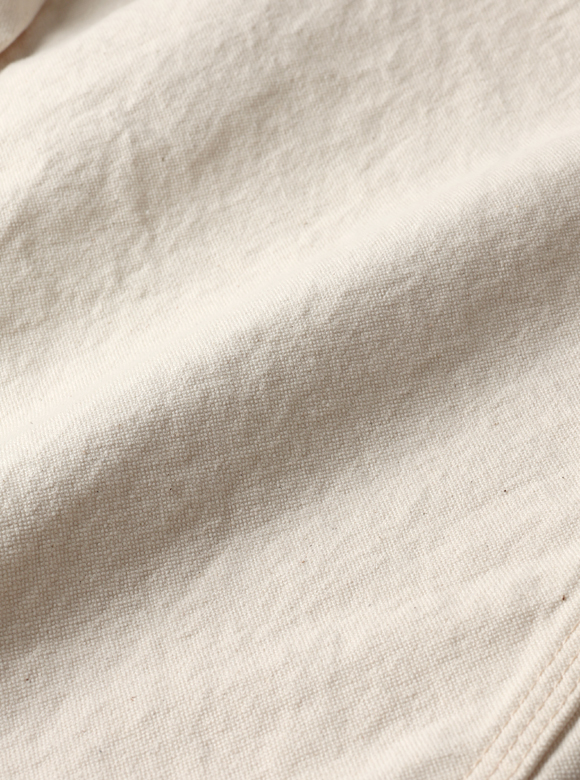 .01 旧式シャトル織機で織り上げられたコシのあるダック生地