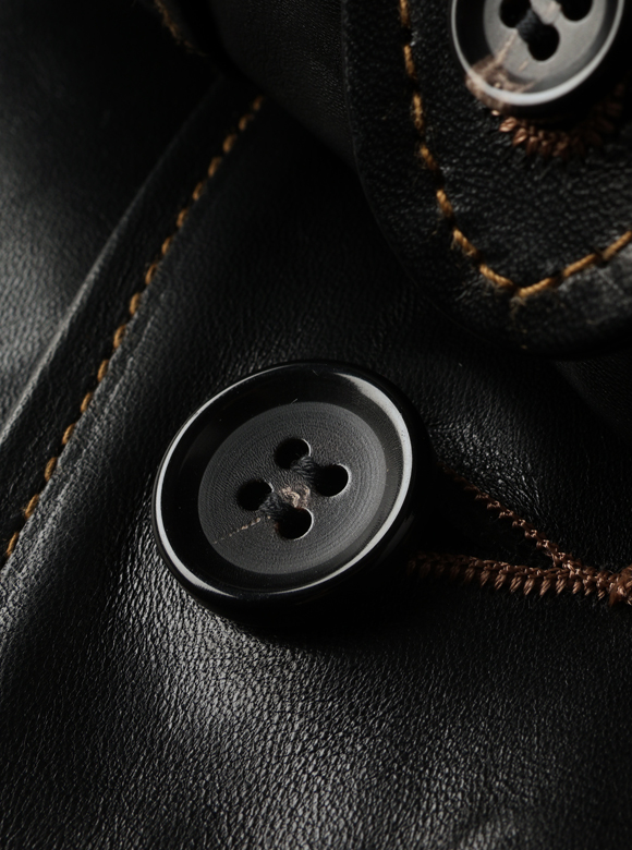 .02 表情が異なる水牛ボタン