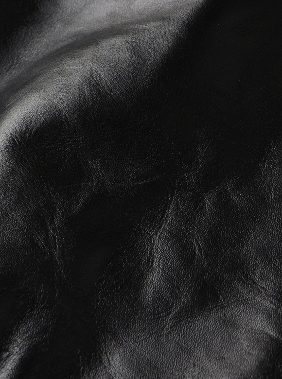 .01 老舗タンナーの新喜皮革で鞣されたホースハイド