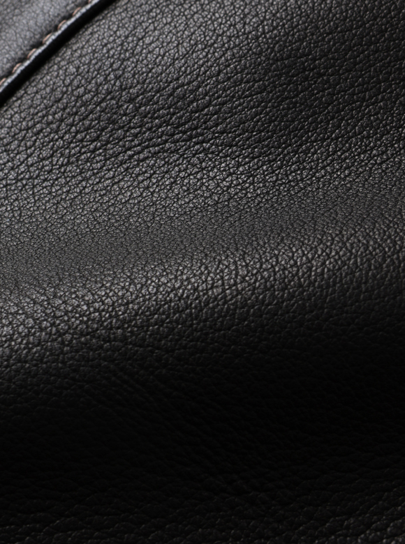 .01 革の選定にこだわったつくり