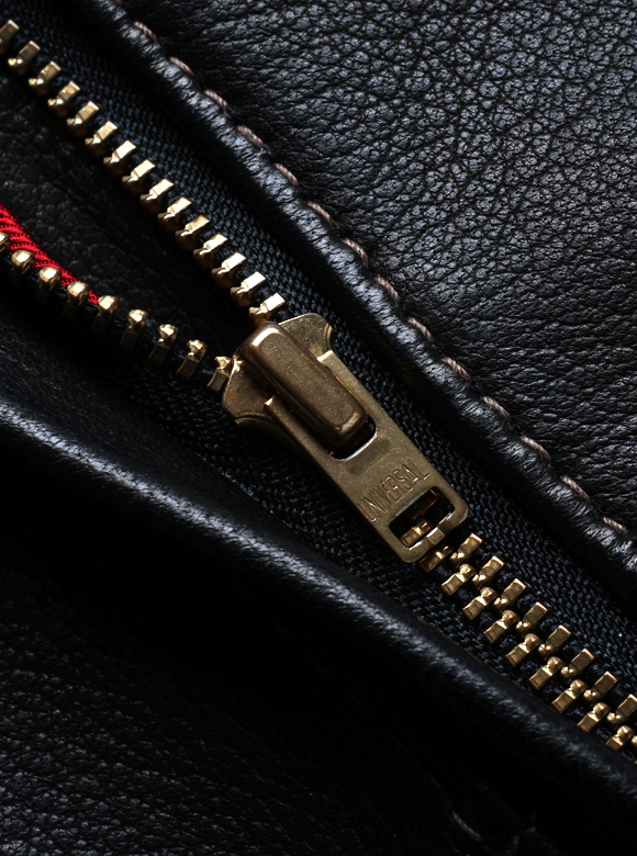 .06 UNIVERSAL ZIPPER