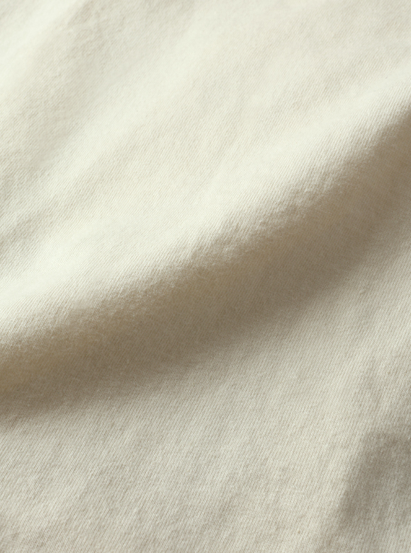 .01 コシのある度詰生地を使ったヘンリーネックTシャツ