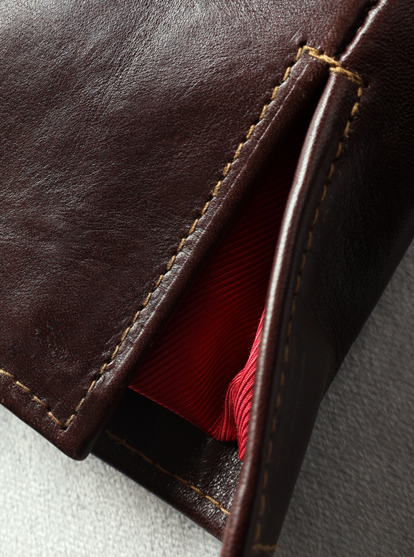 .06 コートらしいディテールのサイドスリット