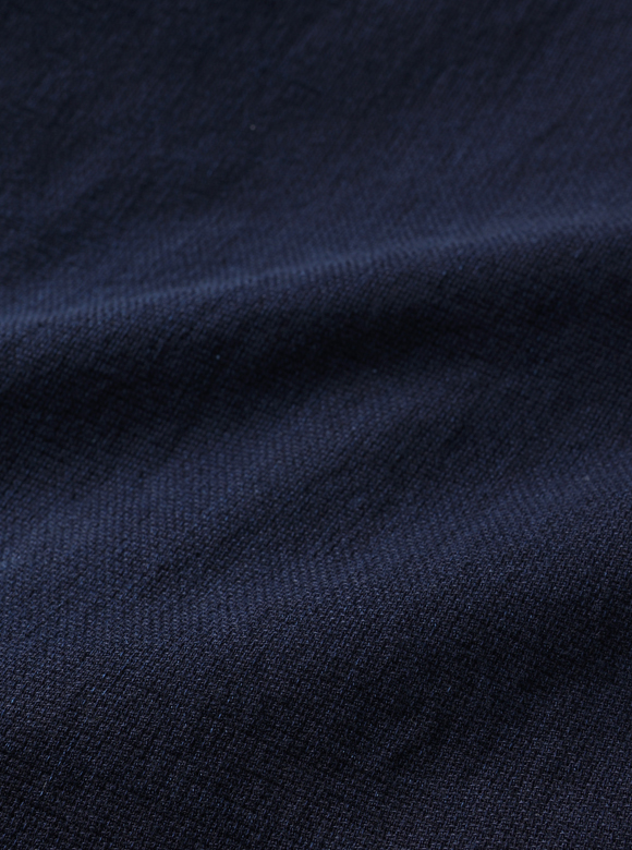 .01 異なる染色方法の糸で織り上げたインディゴドビー生地