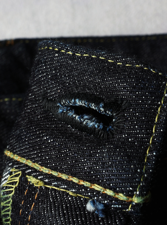 .02 裂けにくいボタンホール