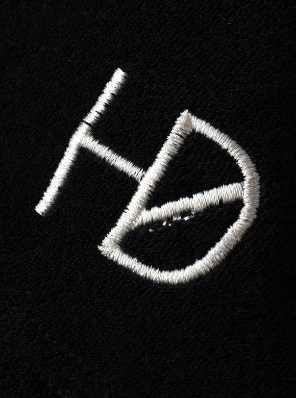 .02 ブランドロゴ刺繍