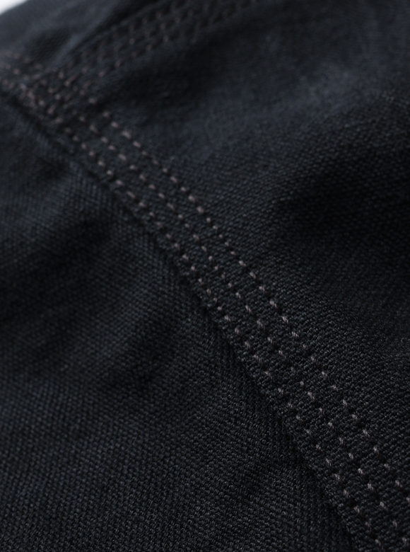 .03 ワーク感のあるトリプルステッチ