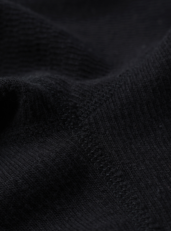 .03 縫製部の盛り上がりを抑えたフラットシーマ（4本針扁平縫い）