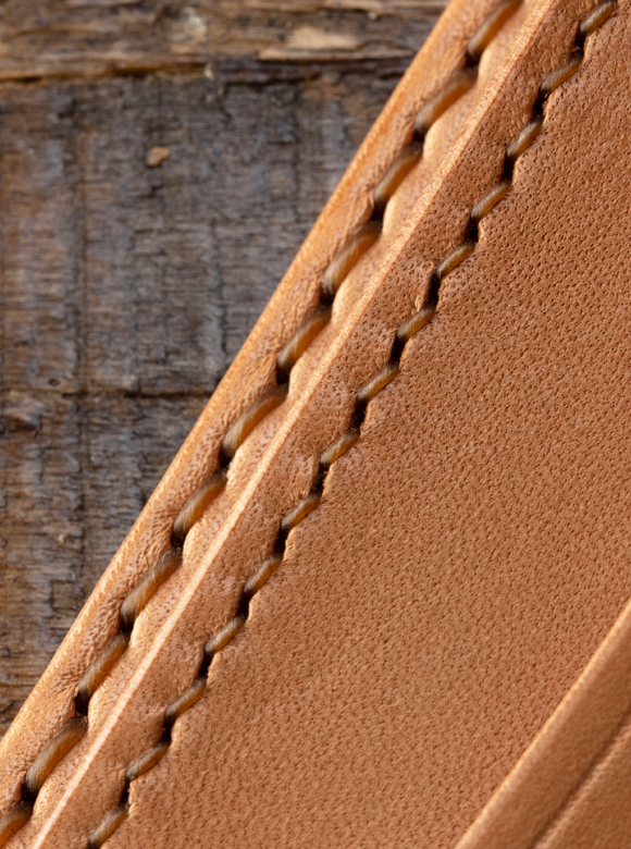 .01 細部までこだわった手縫い仕上げ