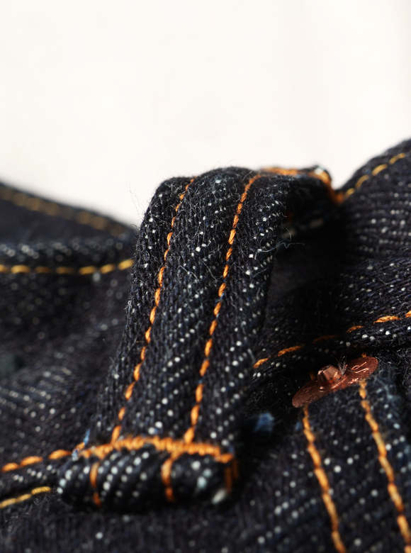 .03 中央が盛り上がったベルトループ