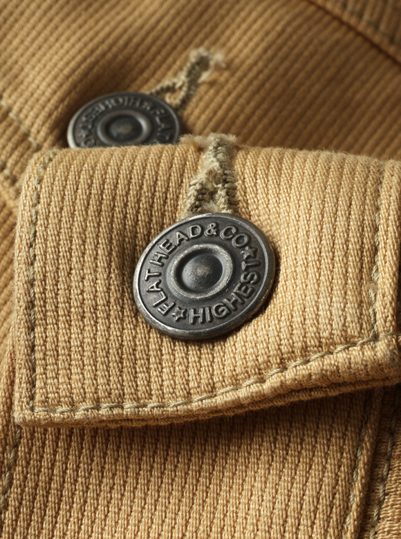 .03 経年変化が楽しめるオリジナル鉄ボタン