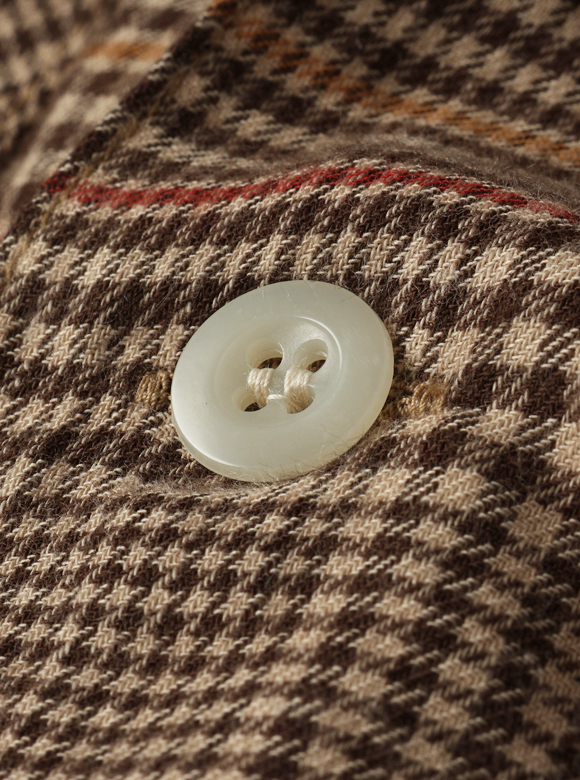 .05 素朴な風合いの尿素ボタン