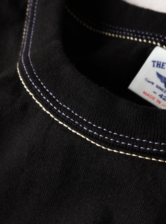 .01 首元が伸びにくい特殊縫製