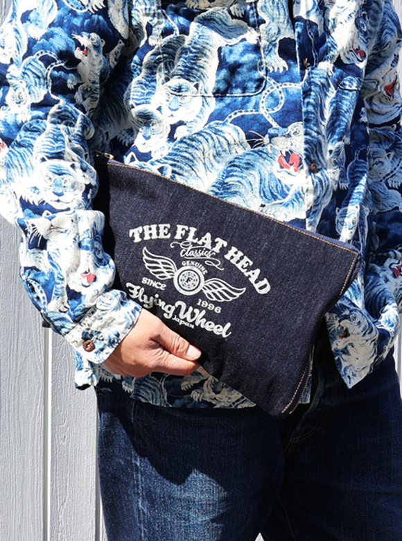 .01 マルチに活躍してくれるL字ジップデニムポーチ