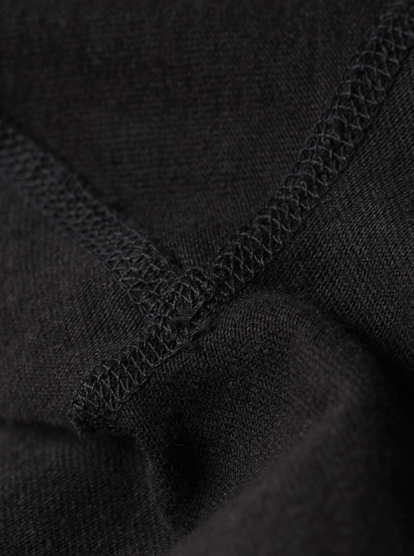 .03 着用時のストレスを抑えたフラットシーマ（4本針扁平縫い）