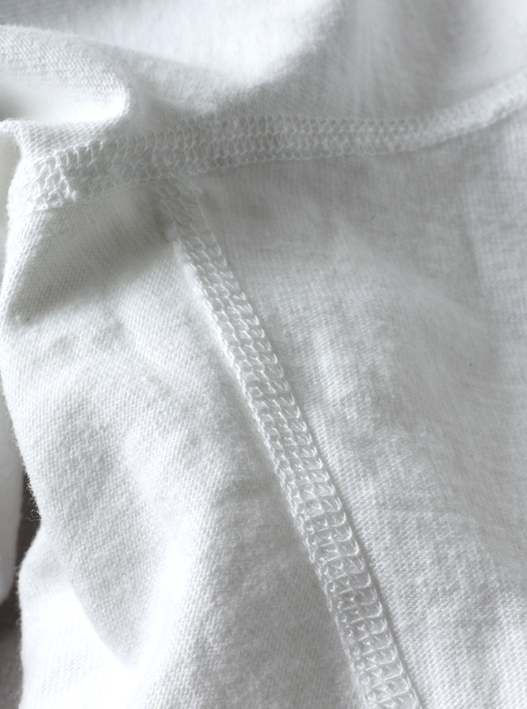 .02 着用時に凹凸を感じさせないフラットシーマ縫製