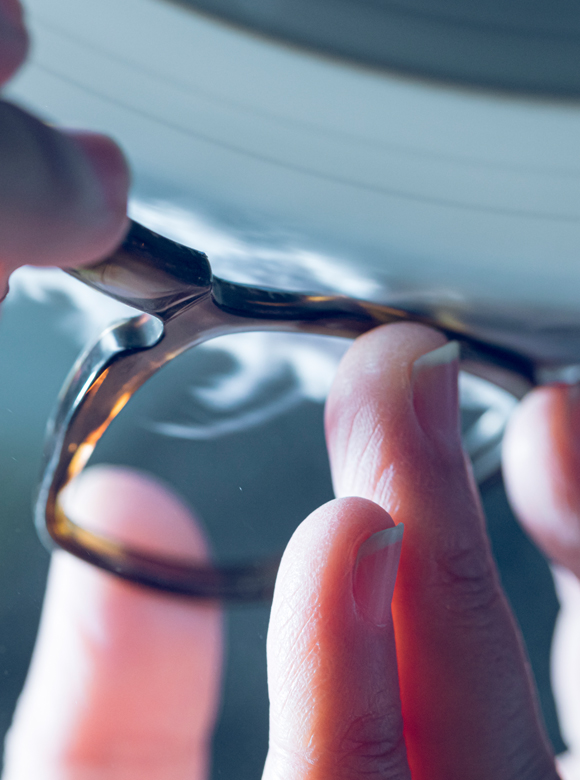 .01 職人の手作業で仕上げられたフレーム