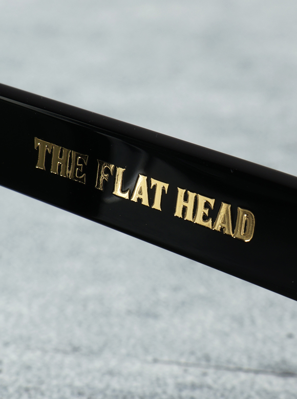 .03 ブランドロゴ＆ネーム入りのテンプル