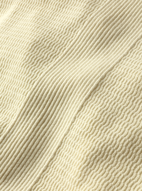 .01 異なる組織を一体で編み上げた生地