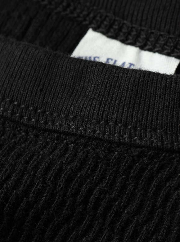 .02 フラットヘッドらしい首元の縫製