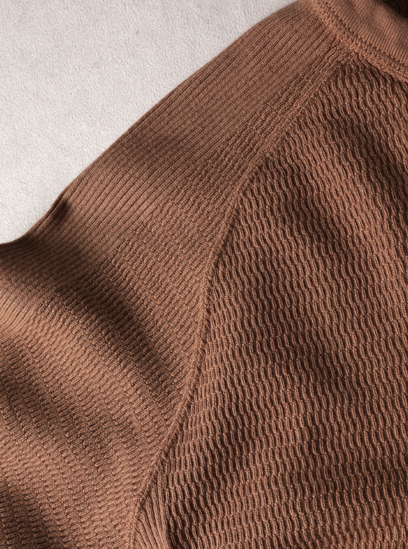 .03 カジュアル感のあるラグランスリーブ