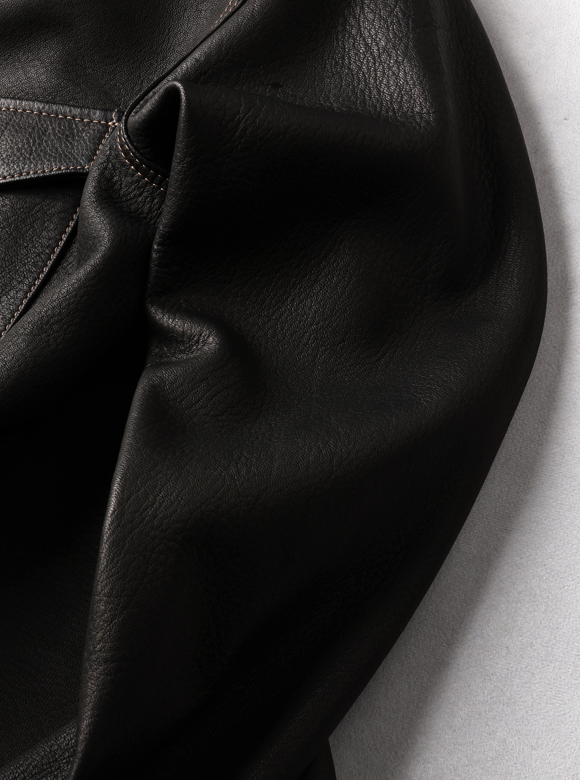 .04 一枚革で製作された袖