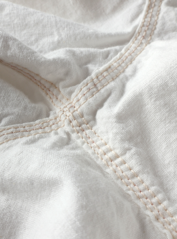 .02 ワークウェアらしさを感じさせるトリプルステッチ