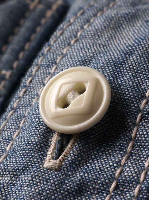 .04 ダイヤ柄尿素ボタン