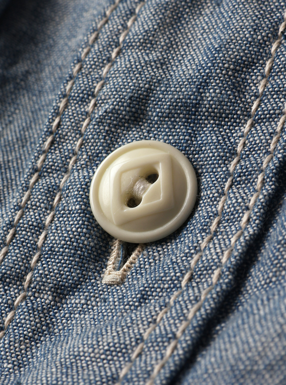 .04 ダイヤ柄尿素ボタン