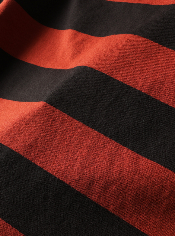 .01 コーミングしたなめらかな糸で編み上げたボーダー生地