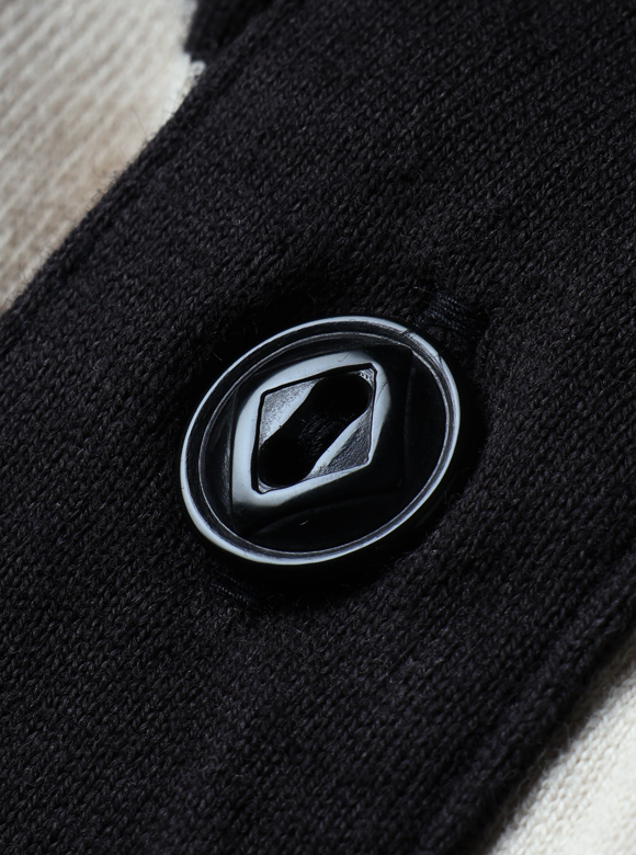 .03 ダイヤ柄の尿素ボタン