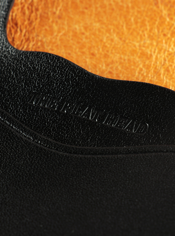 .04 ブランドロゴ刻印