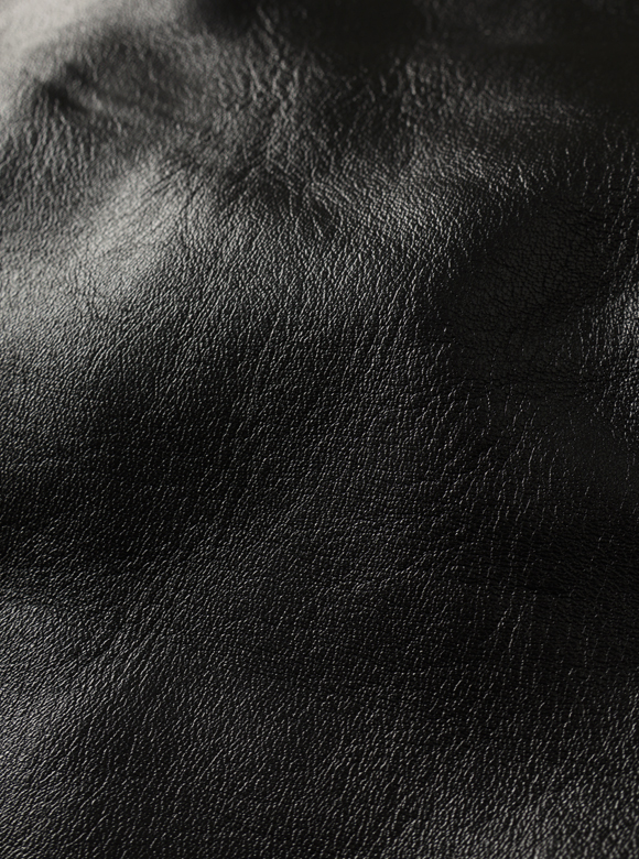 .01 ブランド独自の鞣しと仕上げを施したホースハイド