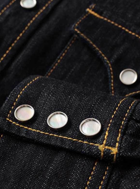 .04 天然黄蝶貝を使ったスナップボタン