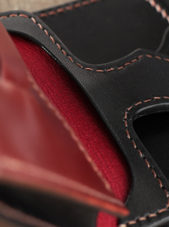 .04 フラップ裏の小銭受け