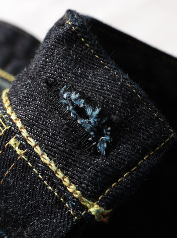 .03 裂けにくいボタンホール