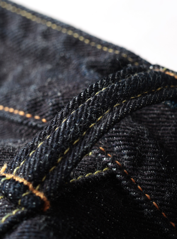 .05 中央が盛り上がったベルトループ