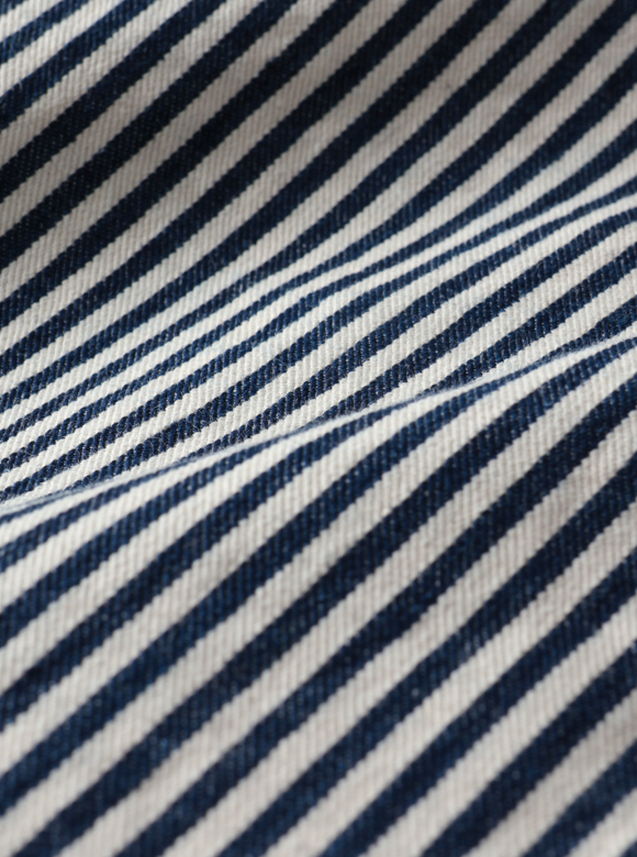 .01 1940年代のヴィンテージ生地からインスパイアされ誕生したヒッコリー生地