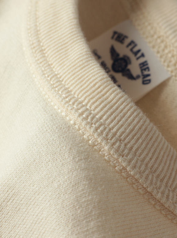 .02 首元が伸びにくい特殊縫製