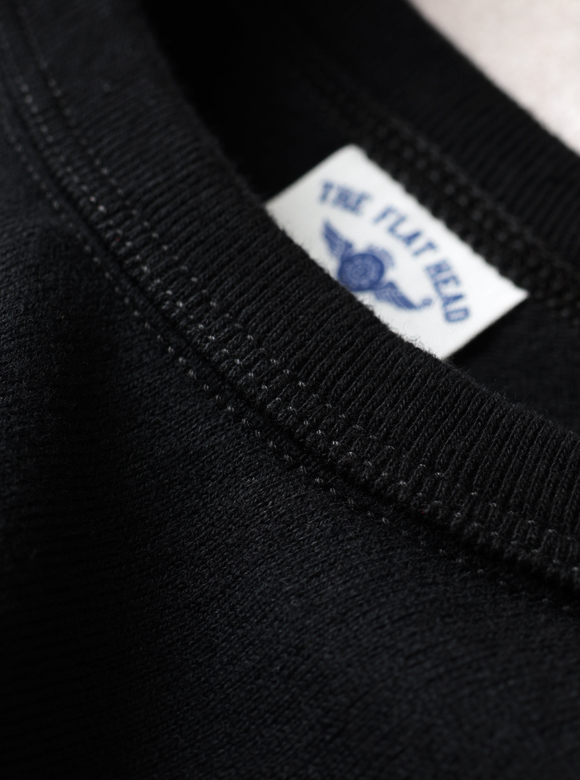 .02 首元が伸びにくい特殊縫製