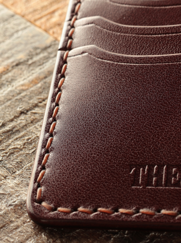 .01 時間をかけてじっくり仕上げた多脂革