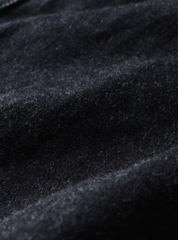 .01 シャトル織機で織り上げたムラ感が楽しめる12oz生地