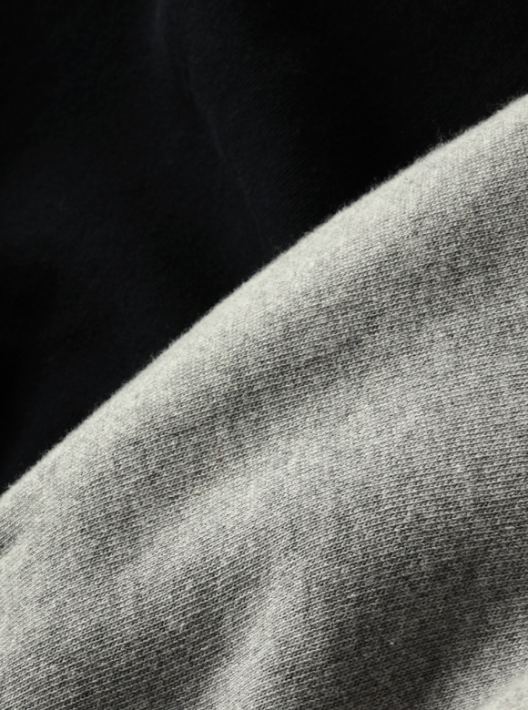 .01 フワッと空気感のある柔らかなスウェットパーカー