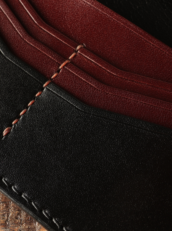 .01 時間をかけてじっくり仕上げた多脂革