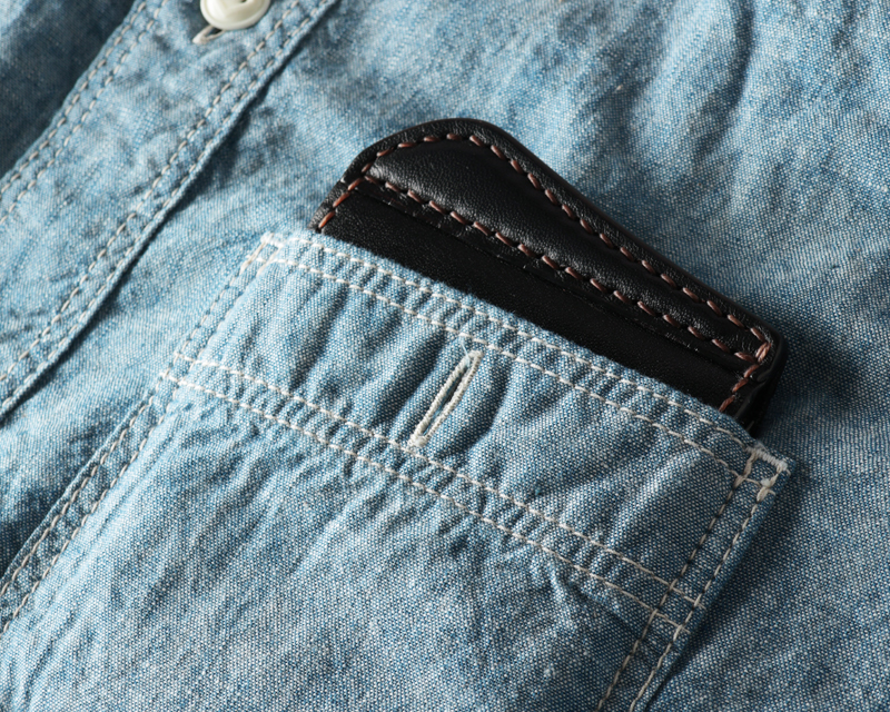 .04 胸ポケットに収まるサイズ感