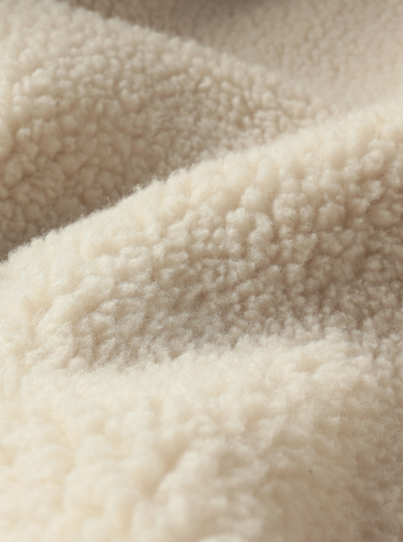 .02 ボリューム感のある軽量で暖かなボア