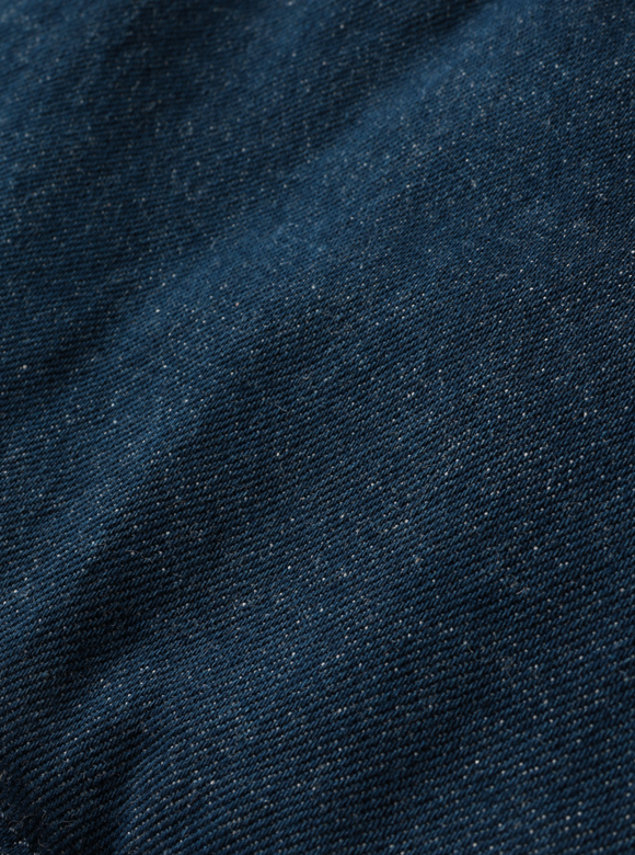 .01 天然藍で染め上げたデニム生地