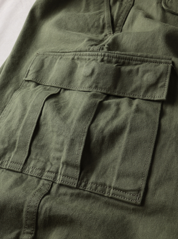 .02 大容量のサイドポケット