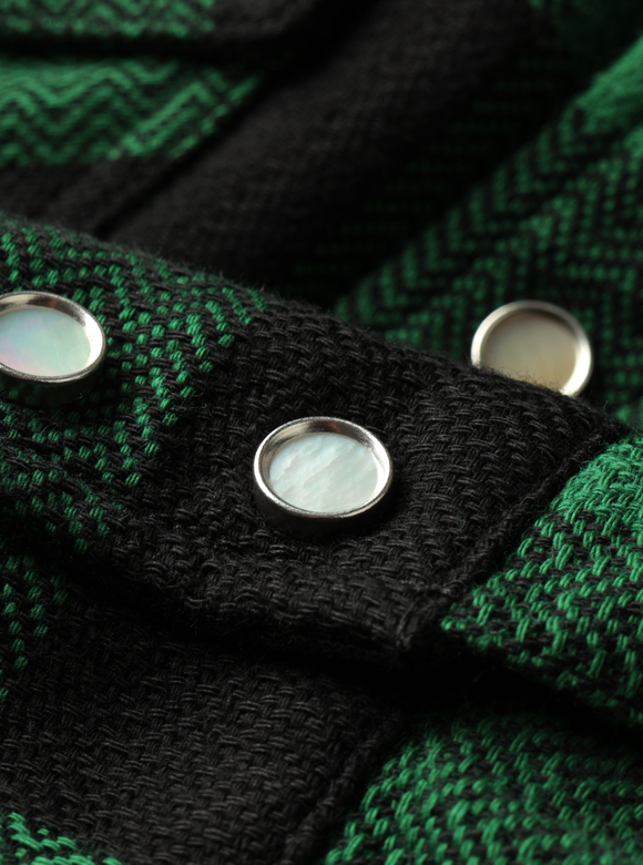 .02 表情豊かな天然黄蝶貝ボタン